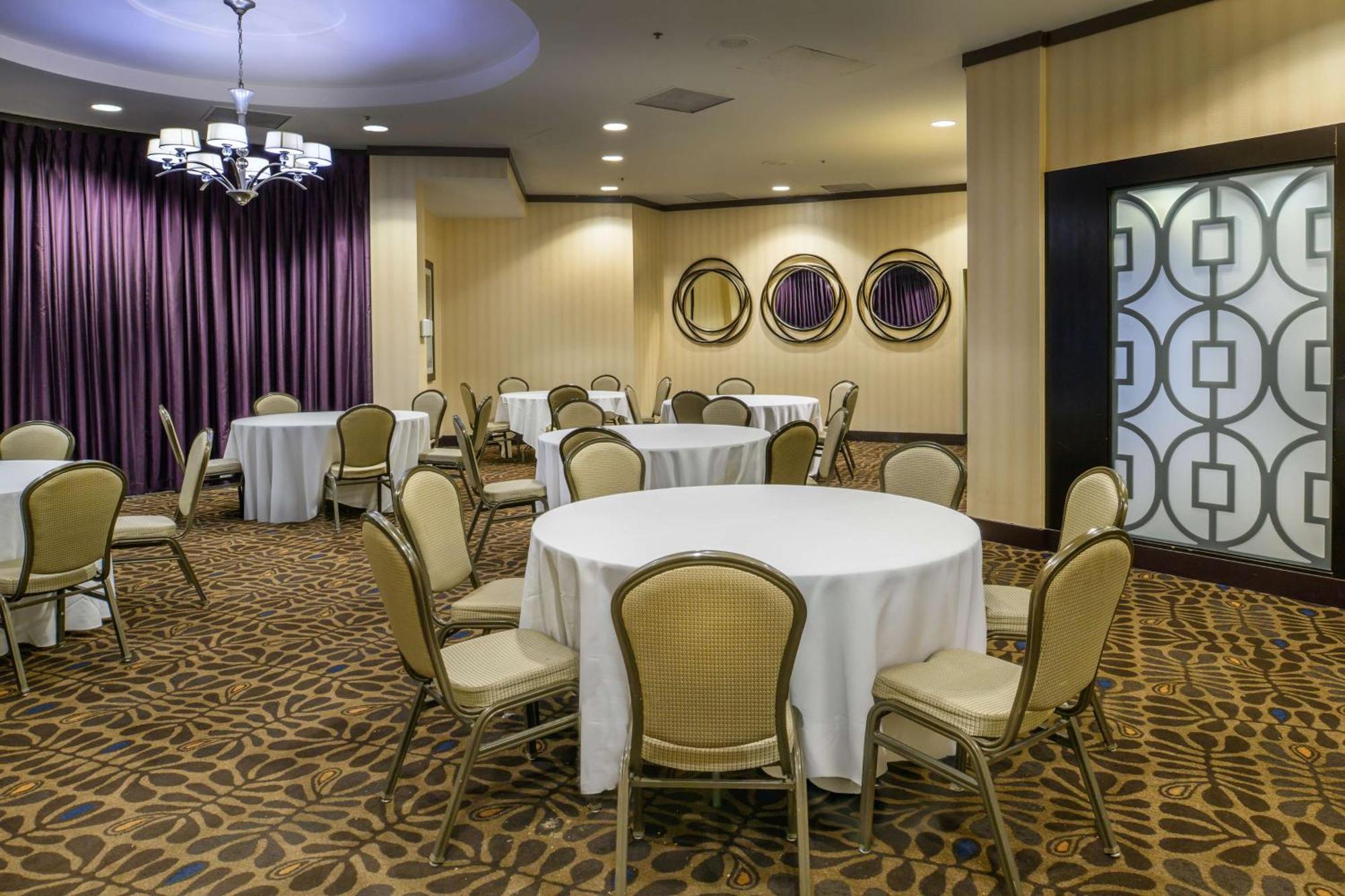 Embassy Suites By Hilton St Louis Airport Bridgeton Esterno foto