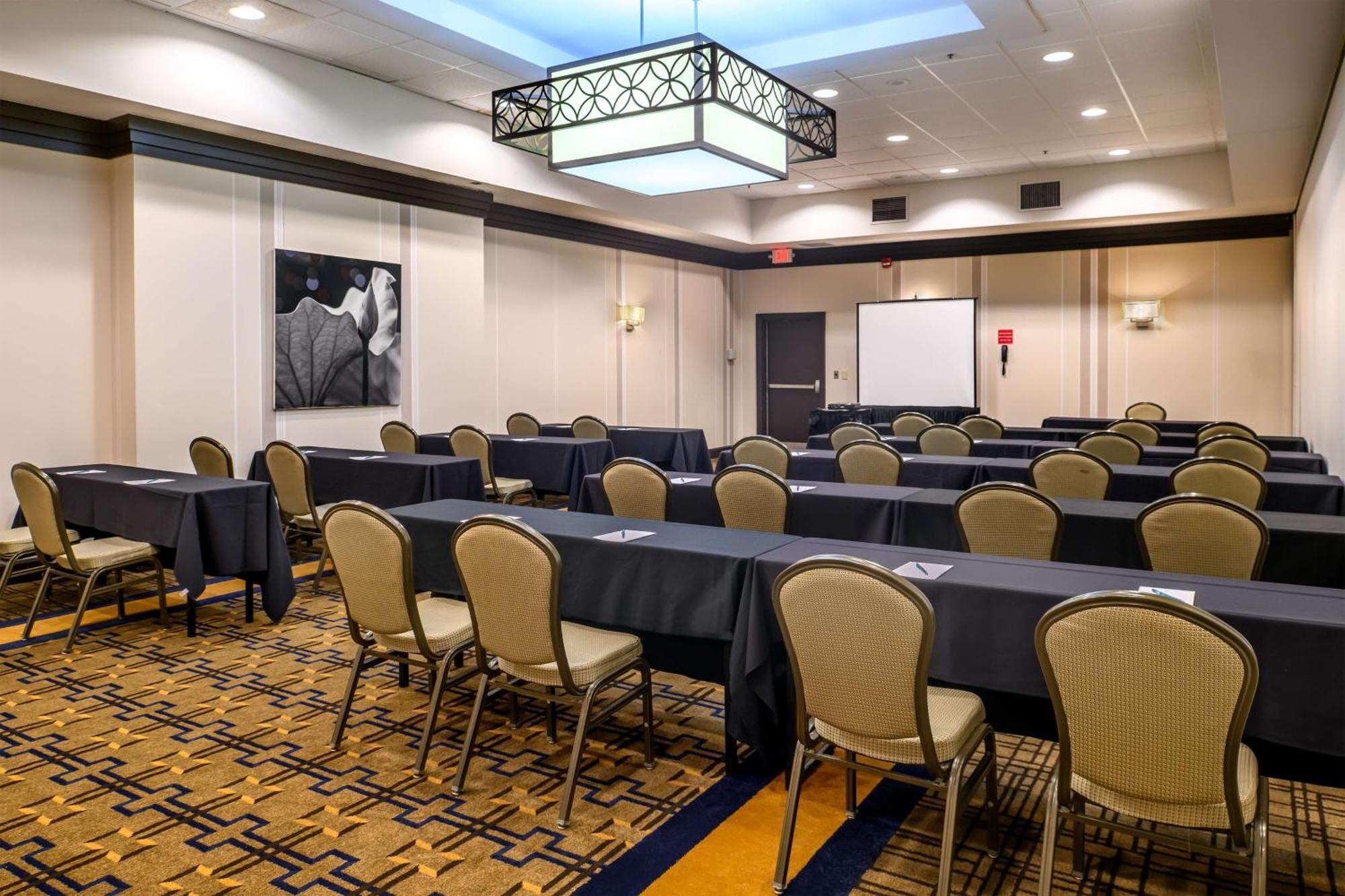 Embassy Suites By Hilton St Louis Airport Bridgeton Esterno foto